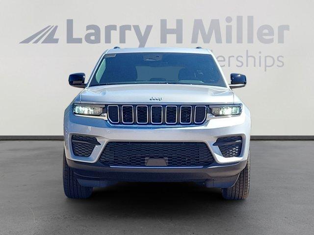 Photo of 2025 Silver Zynith Jeep Grand Cherokee