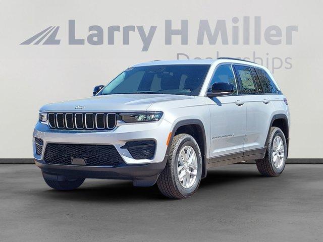 Photo of 2025 Silver Zynith Jeep Grand Cherokee