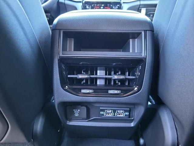Photo of 2025 Silver Zynith Jeep Grand Cherokee