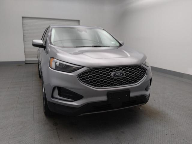 Photo of 2023 Iconic Silver Metallic Ford Edge