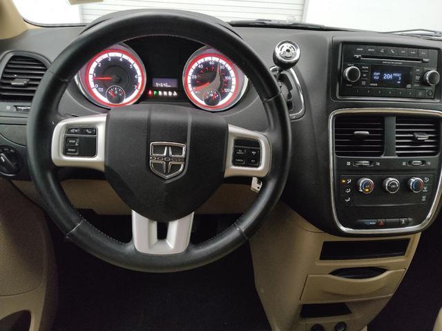 Photo of 2016 Brilliant Black Crystal Pearlcoat Dodge Grand Caravan