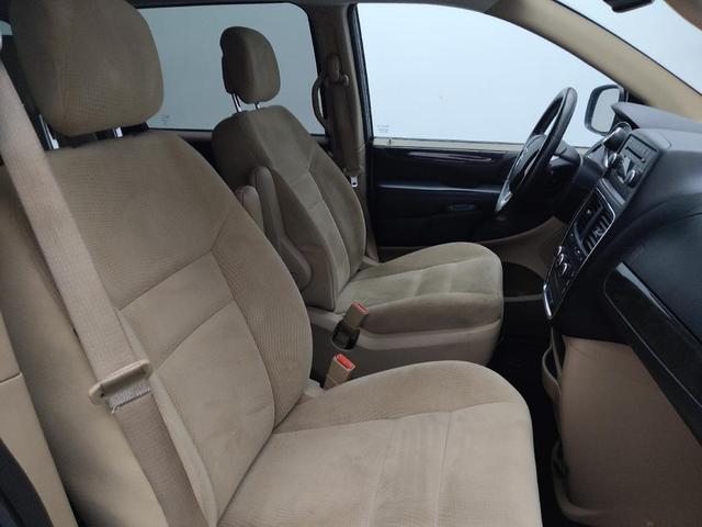 Photo of 2016 Brilliant Black Crystal Pearlcoat Dodge Grand Caravan