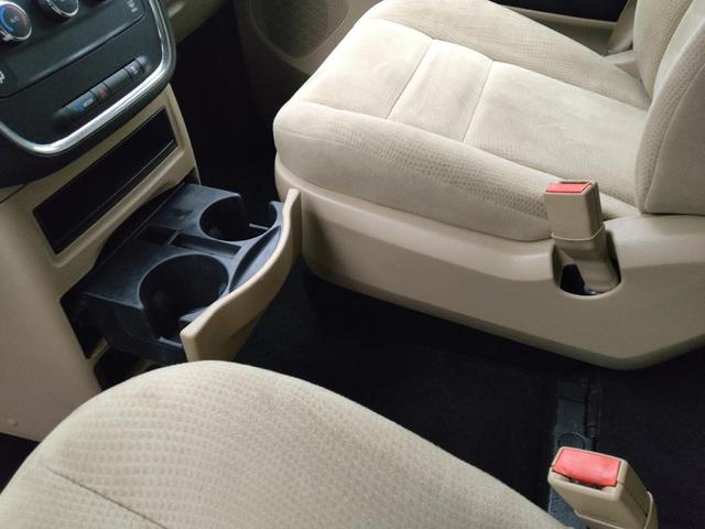 Photo of 2016 Brilliant Black Crystal Pearlcoat Dodge Grand Caravan