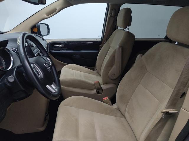 Photo of 2016 Brilliant Black Crystal Pearlcoat Dodge Grand Caravan