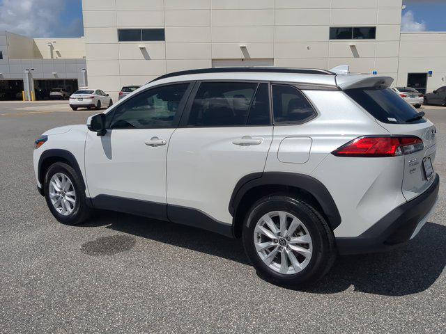 Photo of 2023 Pearl Toyota Corolla Cross