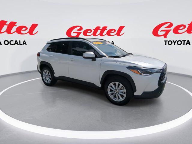Photo of 2023 Pearl Toyota Corolla Cross