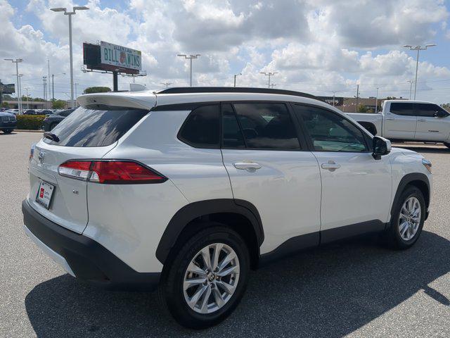 Photo of 2023 Pearl Toyota Corolla Cross