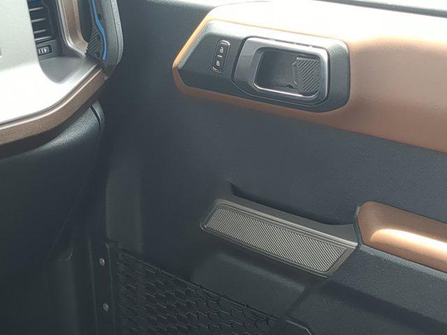 Photo of 2023 Oxford White Ford Bronco