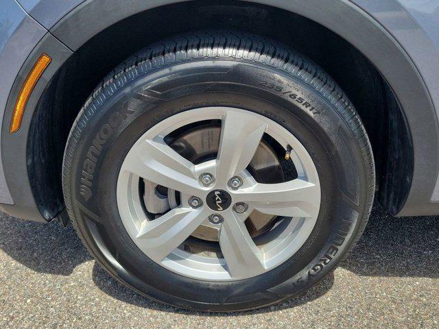 Photo of 2023 Everlasting Silver Kia Sorento
