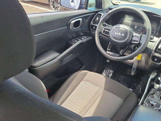 Photo of 2023 Everlasting Silver Kia Sorento