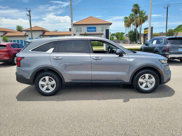 Photo of 2023 Everlasting Silver Kia Sorento