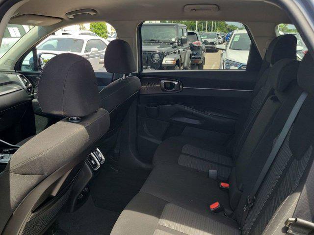 Photo of 2023 Everlasting Silver Kia Sorento