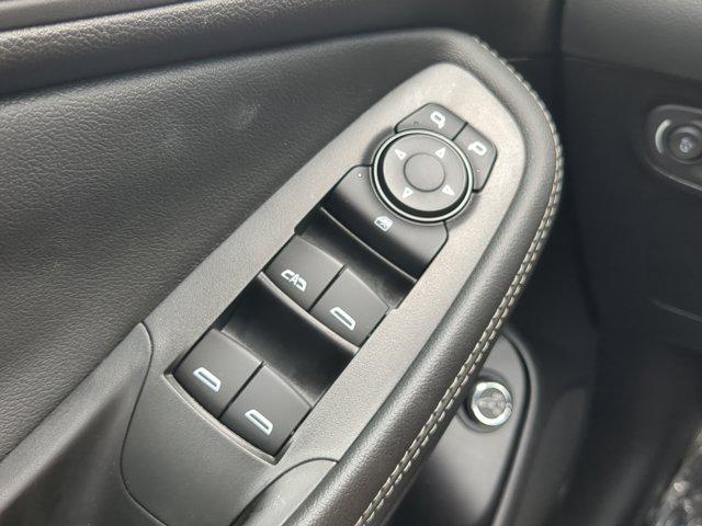 Photo of 2022 White Frost Tricoat Buick Encore GX
