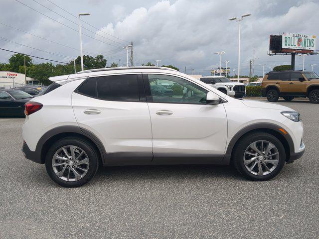 Photo of 2022 White Frost Tricoat Buick Encore GX