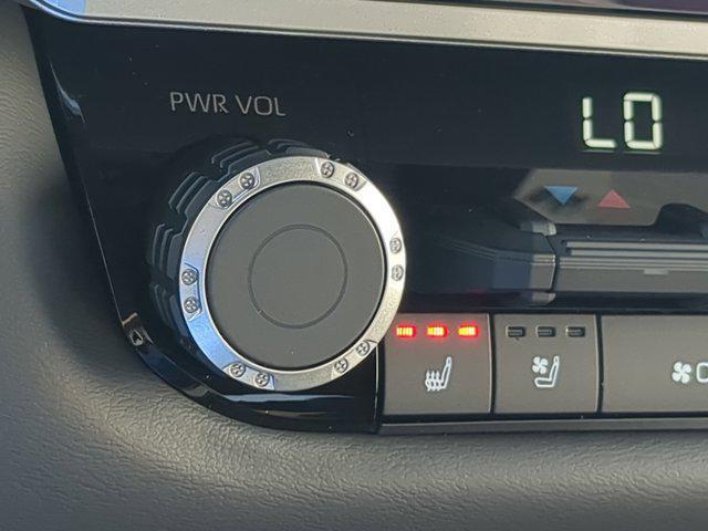 Photo of 2025 Wind Chill Pearl [Extra_Cost_Color] Toyota Tundra Hybrid