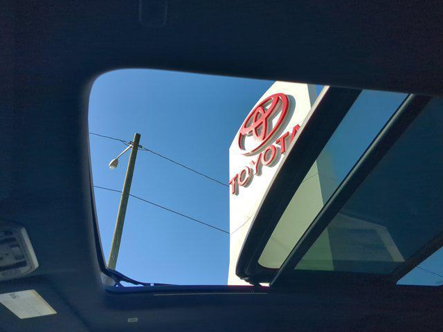 Photo of 2025 Wind Chill Pearl [Extra_Cost_Color] Toyota Tundra Hybrid