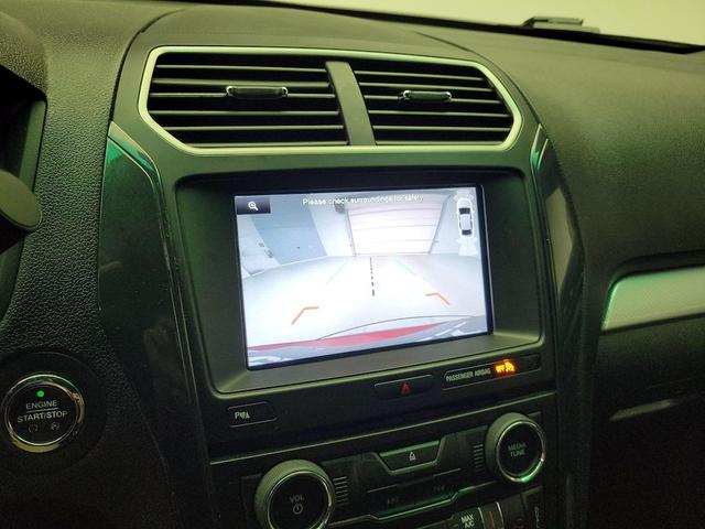 Photo of 2016 Red Ford Explorer