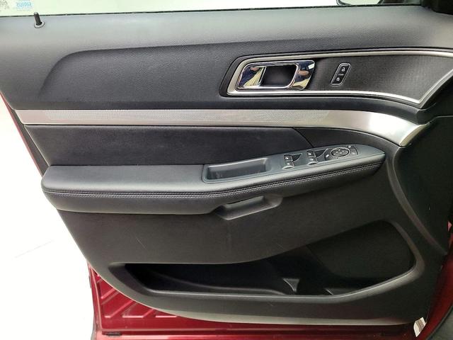 Photo of 2016 Red Ford Explorer
