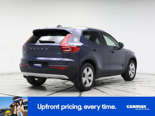 Photo of 2022 Blue Volvo XC40
