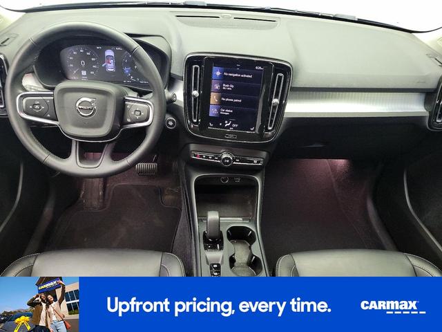 Photo of 2022 Blue Volvo XC40