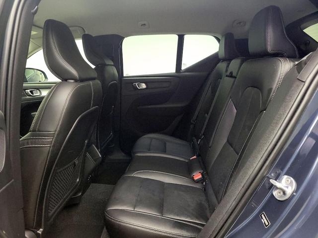 Photo of 2022 Blue Volvo XC40