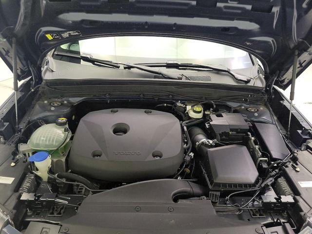 Photo of 2022 Blue Volvo XC40