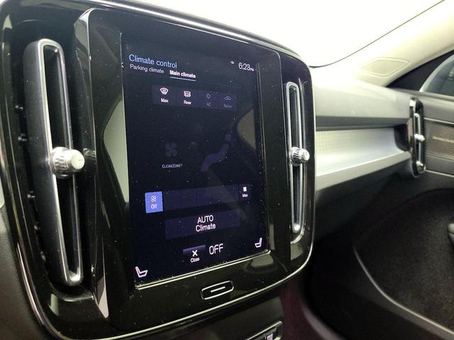 Photo of 2022 Blue Volvo XC40