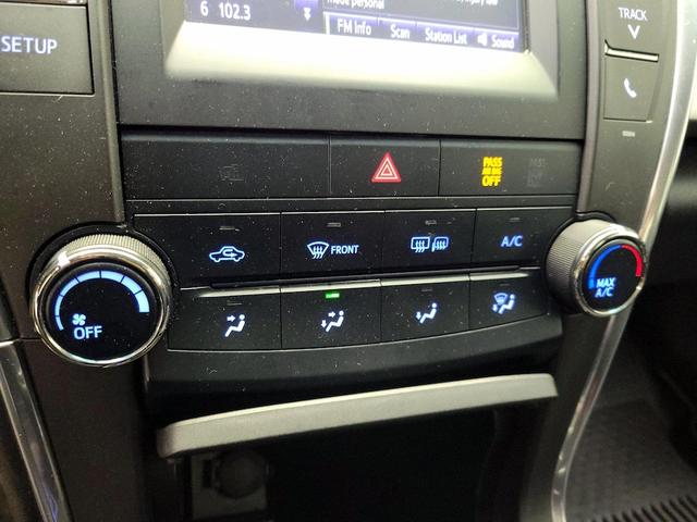 Photo of 2017 White Toyota Camry