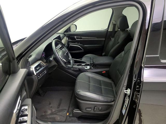 Photo of 2022 Black Kia Telluride