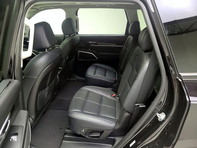 Photo of 2022 Black Kia Telluride
