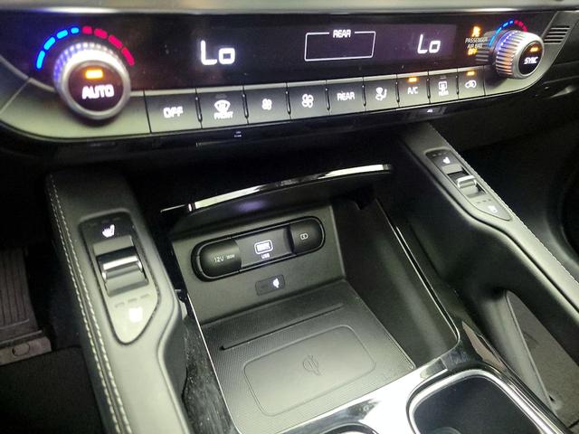 Photo of 2022 Black Kia Telluride