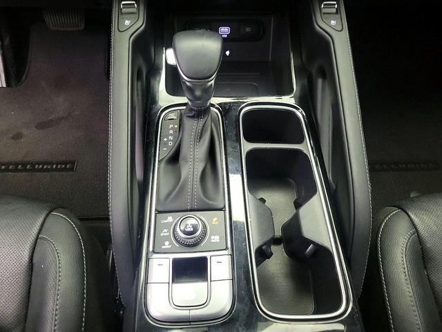 Photo of 2022 Black Kia Telluride