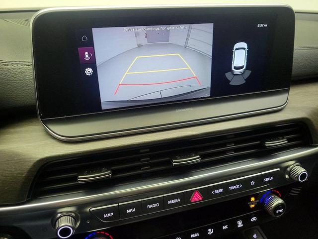 Photo of 2022 Black Kia Telluride