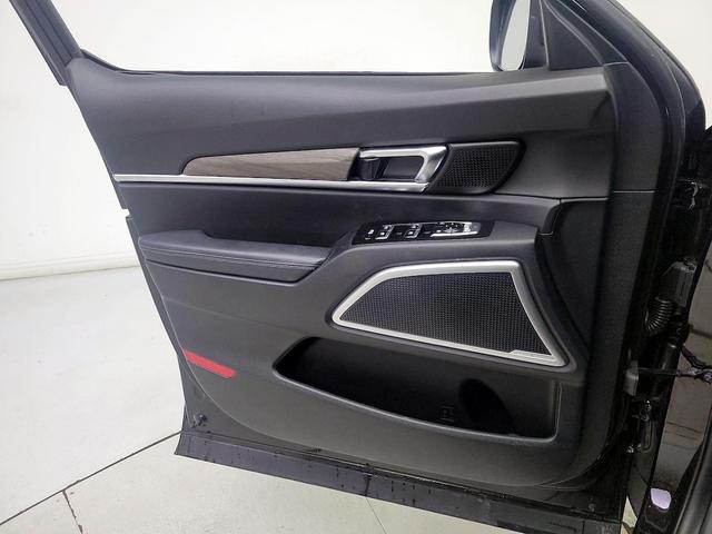Photo of 2022 Black Kia Telluride