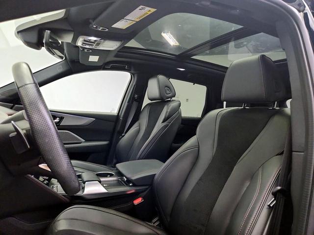 Photo of 2022 Black Acura MDX