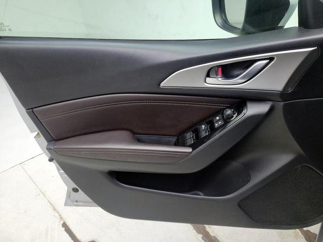 Photo of 2018 Silver Mazda Mazda3