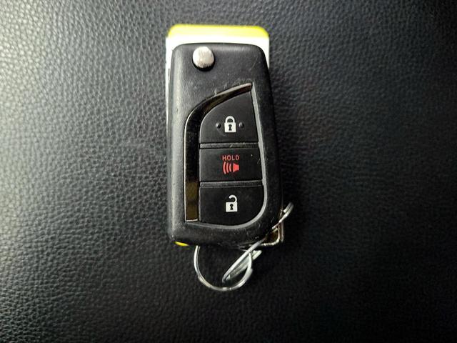 Photo of 2021 White Toyota RAV4