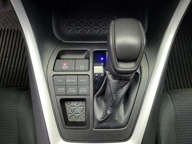 Photo of 2021 White Toyota RAV4