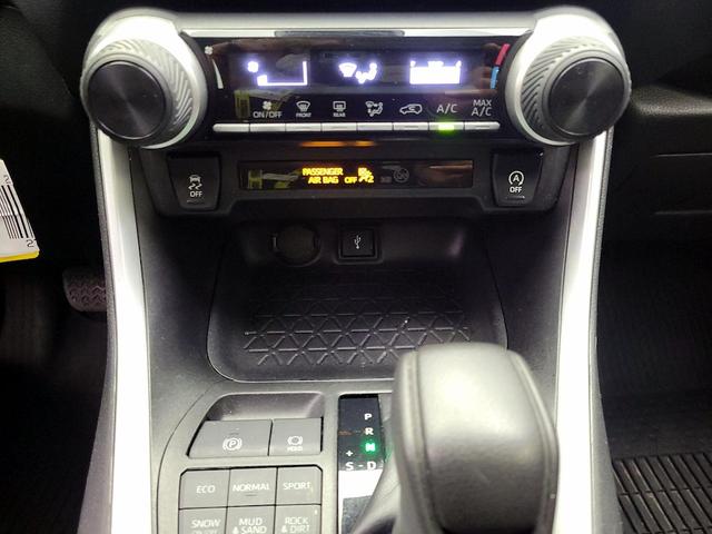 Photo of 2021 White Toyota RAV4