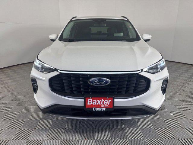 Photo of 2024 Star White Metallic Tri-Coat Ford Escape
