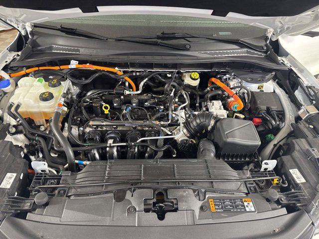 Photo of 2024 Star White Metallic Tri-Coat Ford Escape