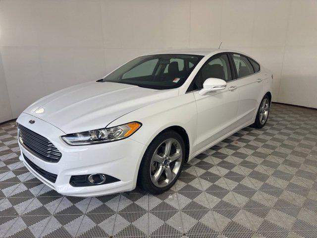 Photo of 2014 Oxford White Ford Fusion