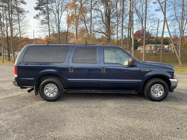 Photo of 2004 True Blue Clearcoat Metallic Ford Excursion