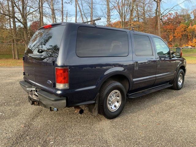 Photo of 2004 True Blue Clearcoat Metallic Ford Excursion