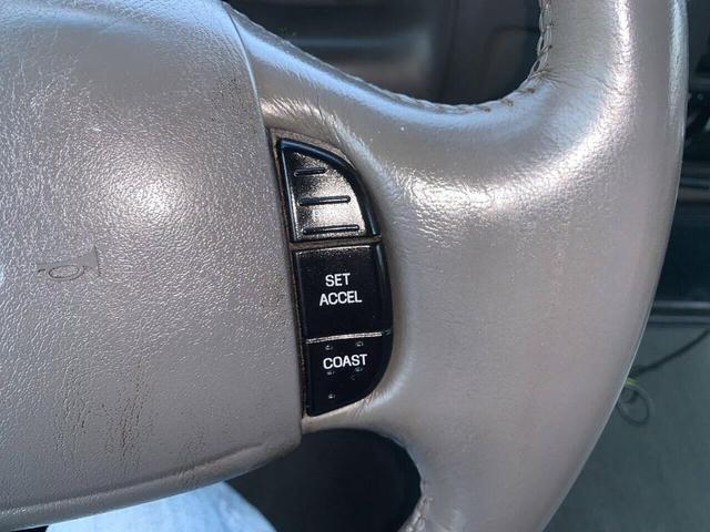 Photo of 2004 True Blue Clearcoat Metallic Ford Excursion