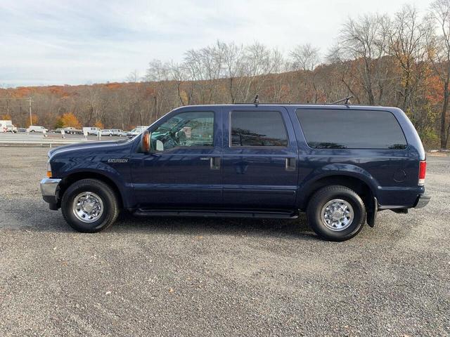 Photo of 2004 True Blue Clearcoat Metallic Ford Excursion