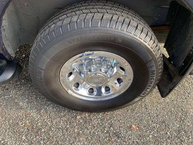 Photo of 2004 True Blue Clearcoat Metallic Ford Excursion