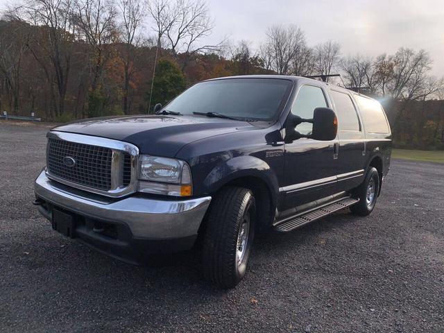 Photo of 2004 True Blue Clearcoat Metallic Ford Excursion