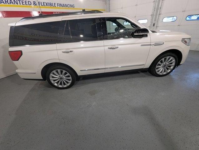 Photo of 2018 White Platinum Metallic Tri-Coat Lincoln Navigator