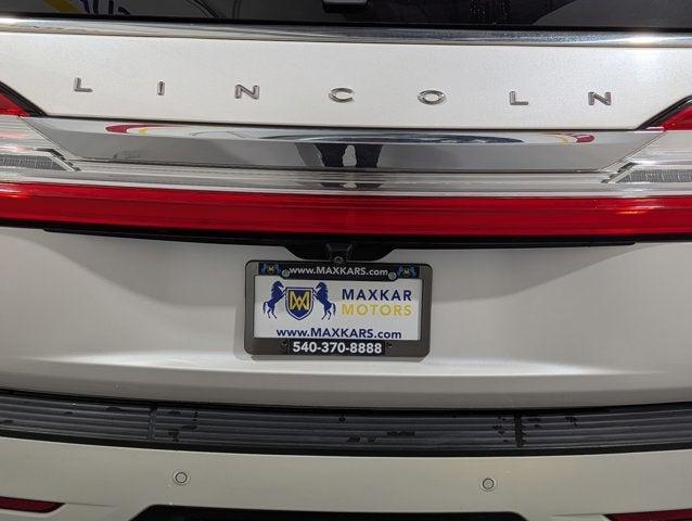 Photo of 2018 White Platinum Metallic Tri-Coat Lincoln Navigator